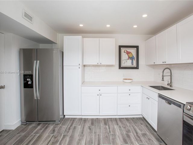 Home for rent at 258 Sea View Dr 3 - photo 5933396