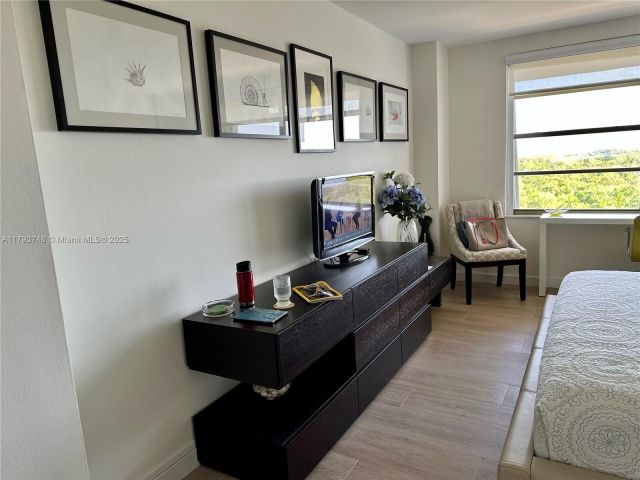 Apartment for rent  Unit #1004 - photo 5935131