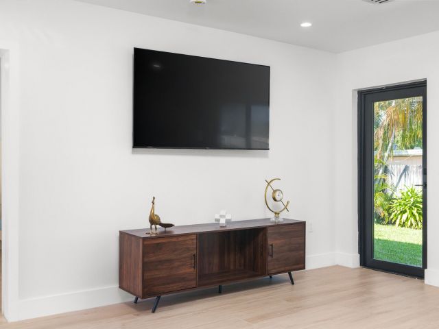 Home for sale at 303/305 De Carie - photo 5934153