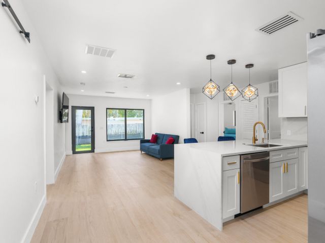 Home for sale at 303/305 De Carie - photo 5934164