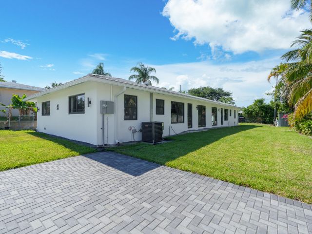 Home for sale at 303/305 De Carie - photo 5934167