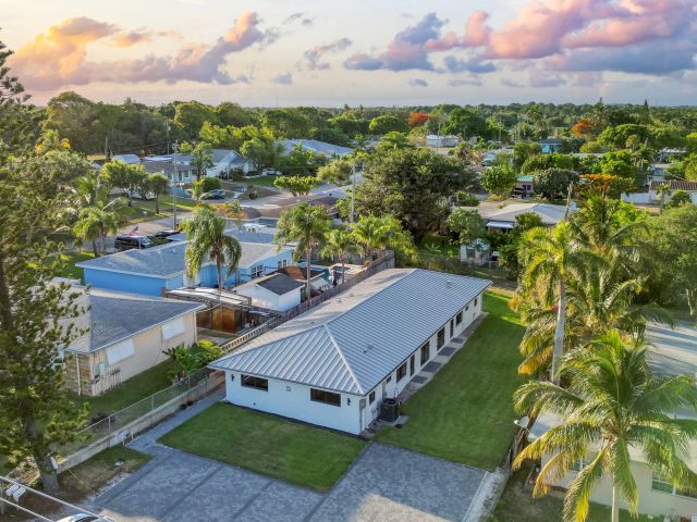 Home for sale at 303/305 De Carie - photo 5934170