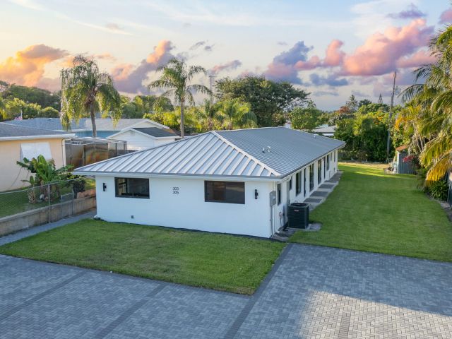 Home for sale at 303/305 De Carie - photo 5934172