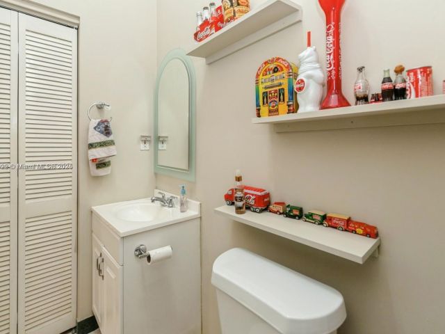 Home for sale at 999 N Harbor Vw N - photo 5933178