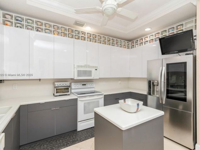 Home for sale at 999 N Harbor Vw N - photo 5933182