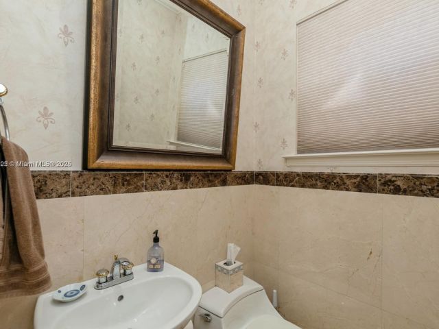 Home for sale at 999 N Harbor Vw N - photo 5933184