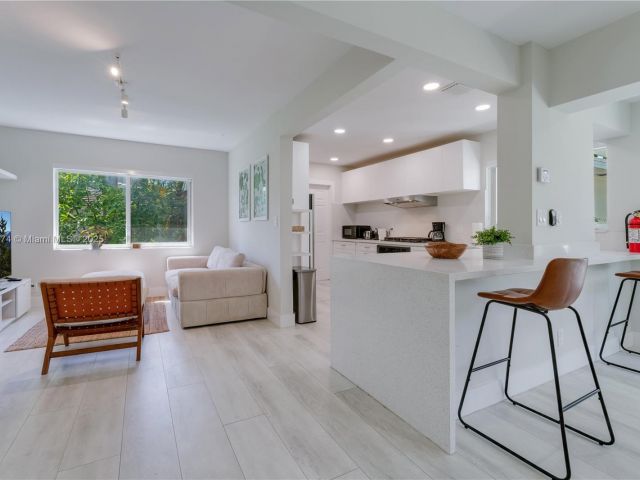 Home for rent at 819 Hollywood Blvd - photo 5934104