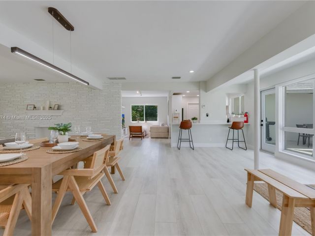 Home for rent at 819 Hollywood Blvd - photo 5934106