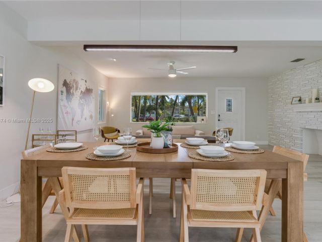 Home for rent at 819 Hollywood Blvd - photo 5934109