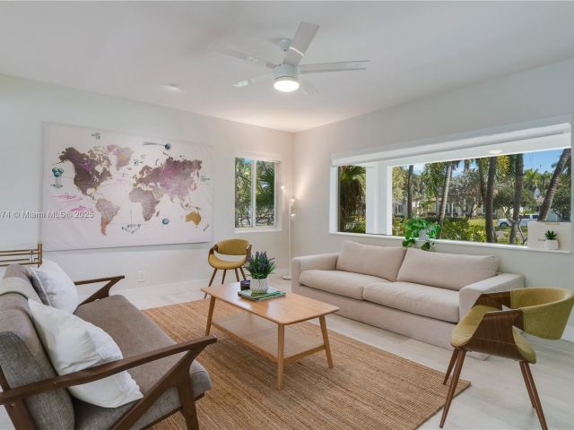 Home for rent at 819 Hollywood Blvd - photo 5934111