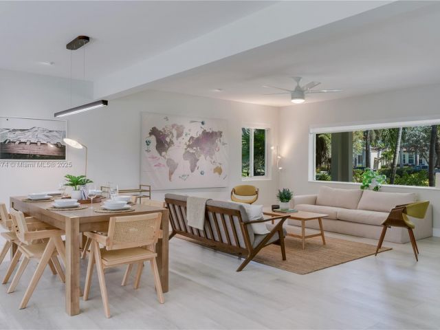 Home for rent at 819 Hollywood Blvd - photo 5934112