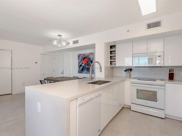 Apartment for rent  Unit #2410 - photo 5934598