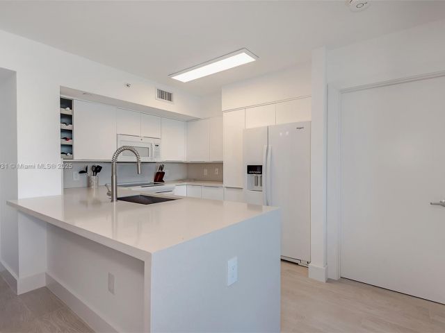 Apartment for rent  Unit #2410 - photo 5934600