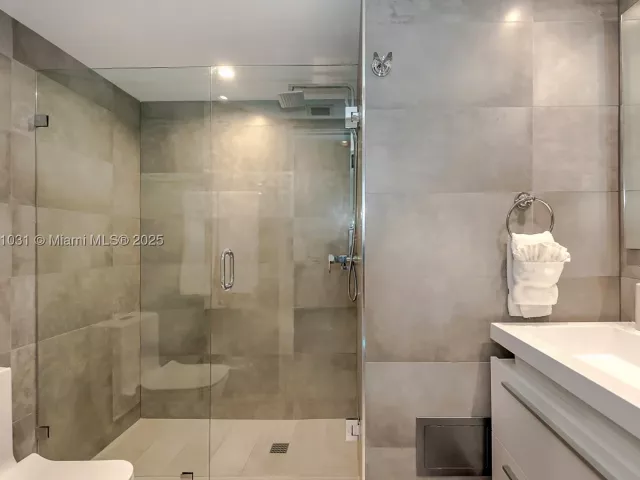 2-bedroom condo for rent in Miami Beach - 90 Alton Rd 2410 - MondialRealty