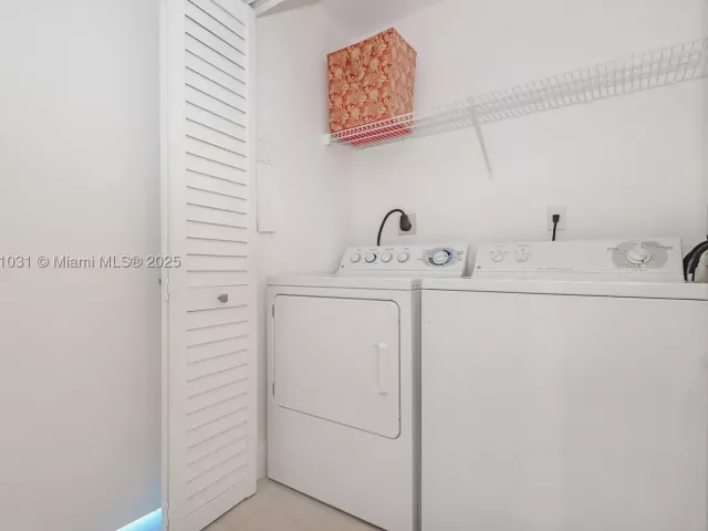 2-bedroom condo for rent in Miami Beach - 90 Alton Rd 2410 - MondialRealty