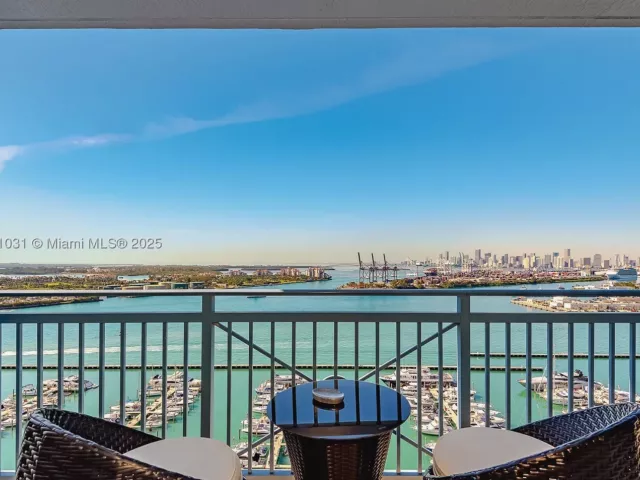 2-bedroom condo for rent in Miami Beach - 90 Alton Rd 2410 - MondialRealty