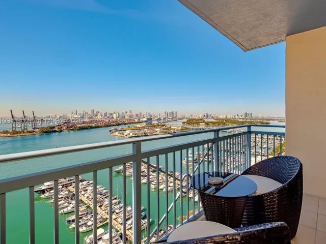2-bedroom condo for rent in Miami Beach - 90 Alton Rd 2410 - MondialRealty
