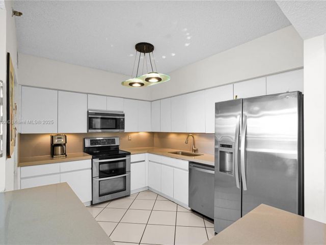 Apartment for sale  Unit #603 - photo 5934228