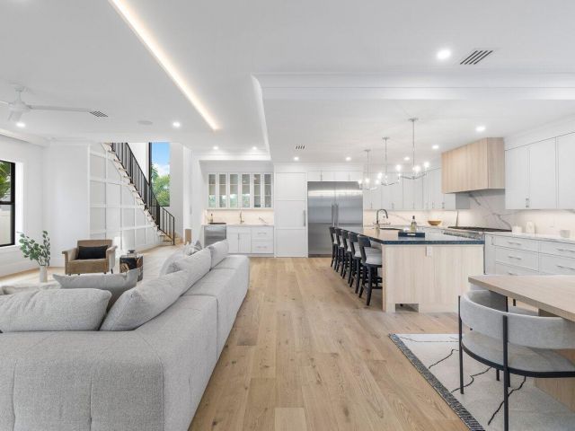 Home for sale at 731 SE 4th Avenue - photo 5935499