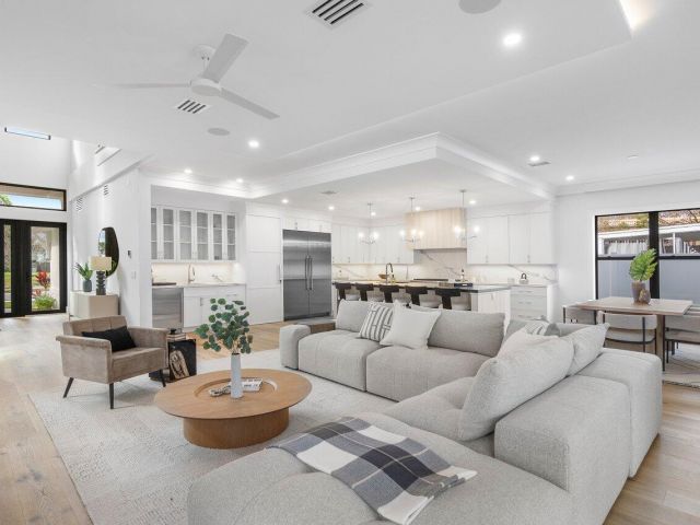 Home for sale at 731 SE 4th Avenue - photo 5935500