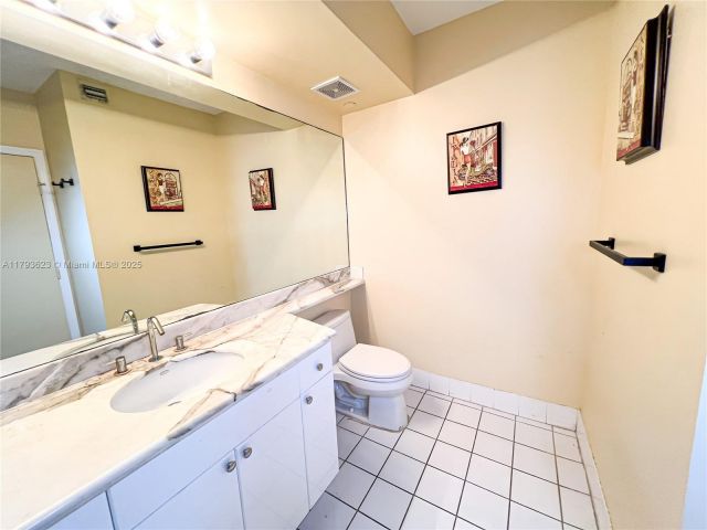 Apartment for sale  Unit #1013 - photo 5948662