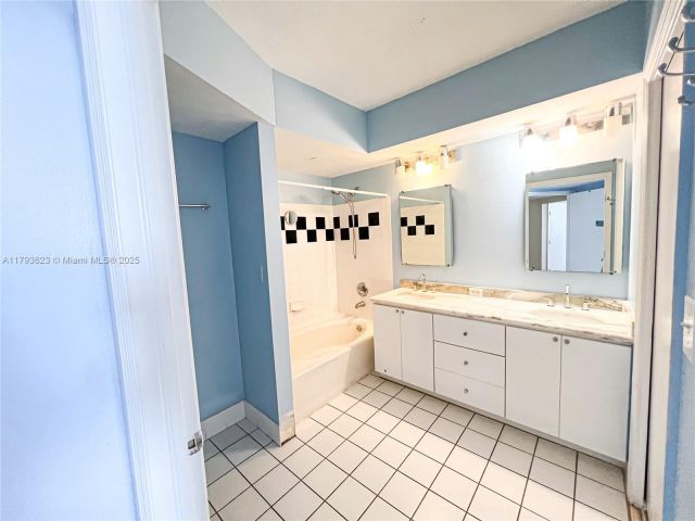 Apartment for sale  Unit #1013 - photo 5948664