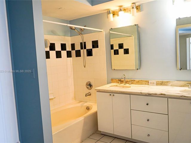 Apartment for sale  Unit #1013 - photo 5948665