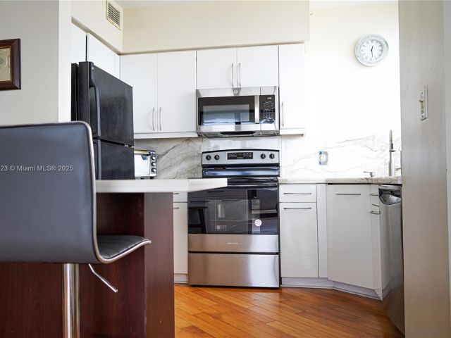 Apartment for sale  Unit #1013 - photo 5948670