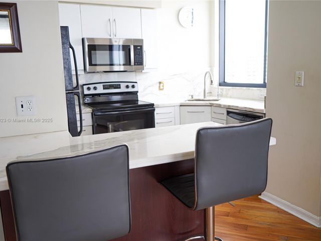 Apartment for sale  Unit #1013 - photo 5948671