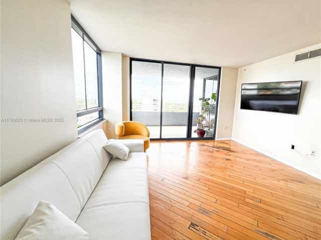 Apartment for sale  Unit #1013 - photo 5948674