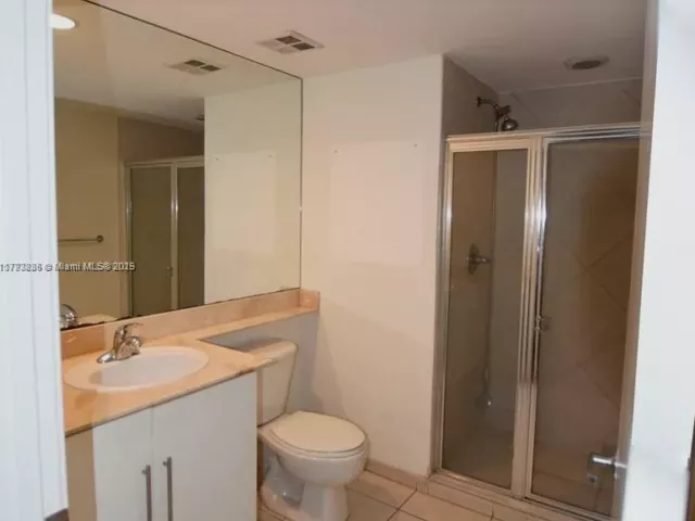 2-bedroom condo for sale in Miami - 325 S Biscayne Blvd 3822 - MondialRealty