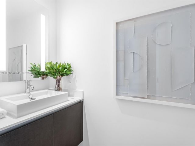 Apartment for sale  Unit #2703 - photo 5959944