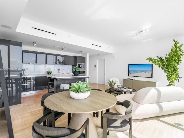 Apartment for sale  Unit #2703 - photo 5959960