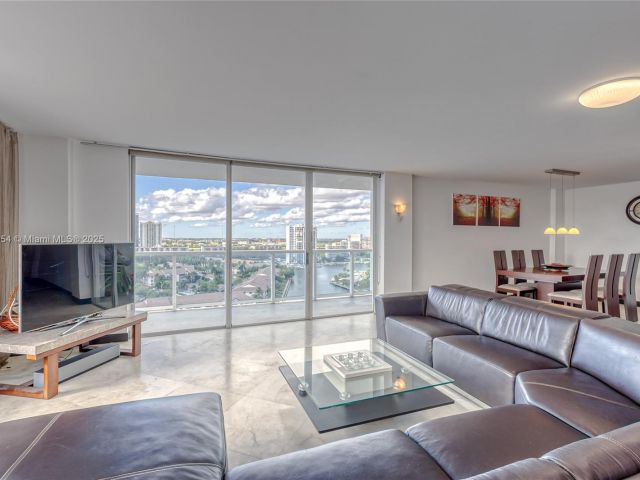 Apartment for sale  Unit #1606 - photo 5986285