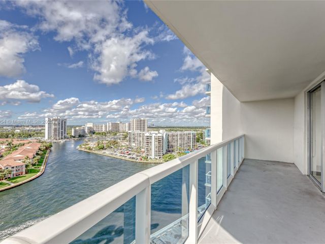 Apartment for sale  Unit #1606 - photo 5986296