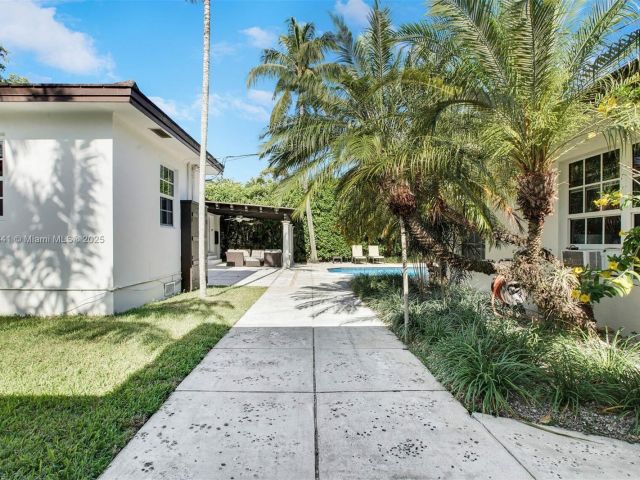 Home for sale at 1161 Sunset Dr - photo 6036347