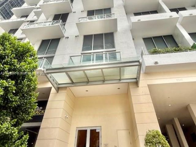 1-bedroom condo for sale in Miami - 1050 Brickell Ave 1602 - MondialRealty