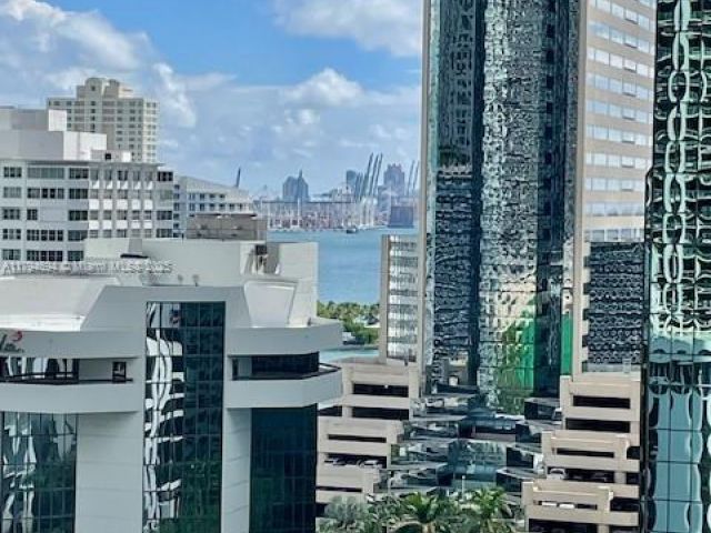 1-bedroom condo for sale in Miami - 1050 Brickell Ave 1602 - MondialRealty