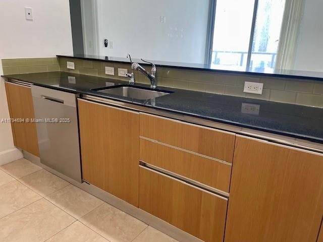 1-bedroom condo for sale in Miami - 1050 Brickell Ave 1602 - MondialRealty
