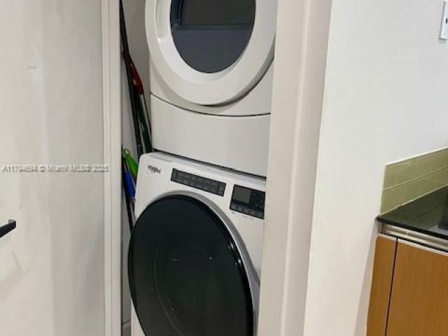 1-bedroom condo for sale in Miami - 1050 Brickell Ave 1602 - MondialRealty