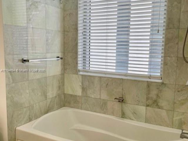 1-bedroom condo for sale in Miami - 1050 Brickell Ave 1602 - MondialRealty