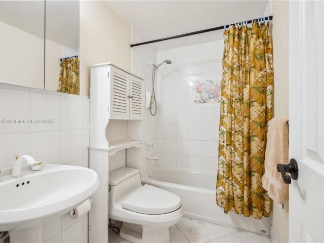 Apartment for rent  Unit #212 - photo 5947871