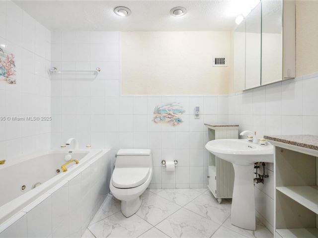 Apartment for rent  Unit #212 - photo 5947874