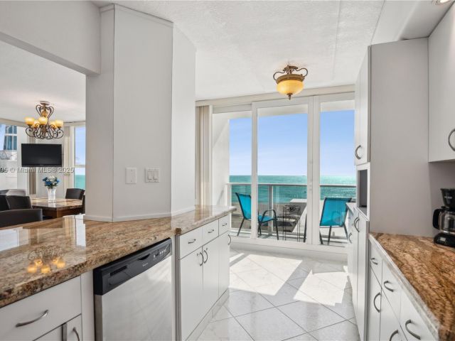 Apartment for rent  Unit #212 - photo 5947877