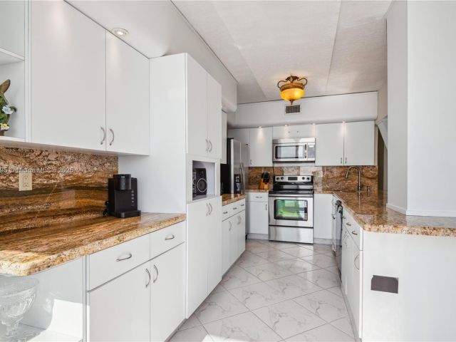 Apartment for rent  Unit #212 - photo 5947878