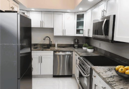 Apartment #7V at 5600 Collins