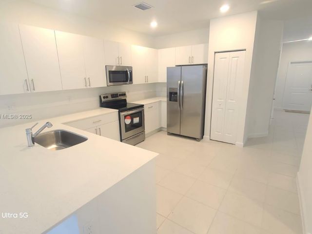 Home for rent at 226 SW 159th Ct 226 - photo 5947512