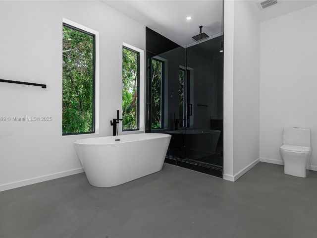 Home for sale at 2730 SW 17th Ave - photo 5998591