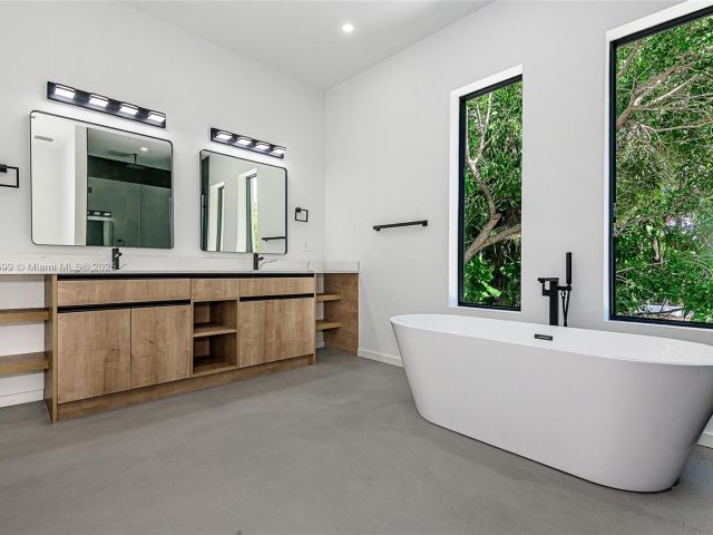 Home for sale at 2730 SW 17th Ave - photo 5998592