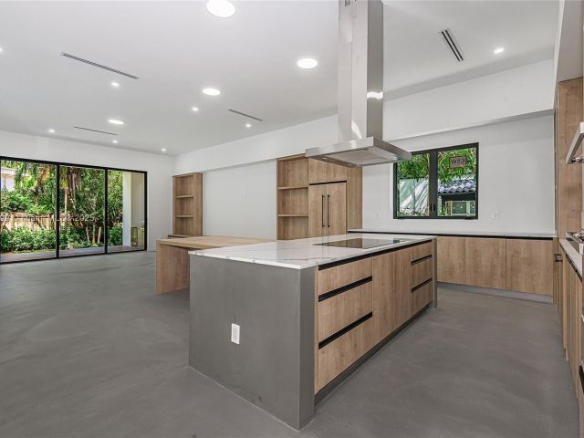 Home for sale at 2730 SW 17th Ave - photo 5998609